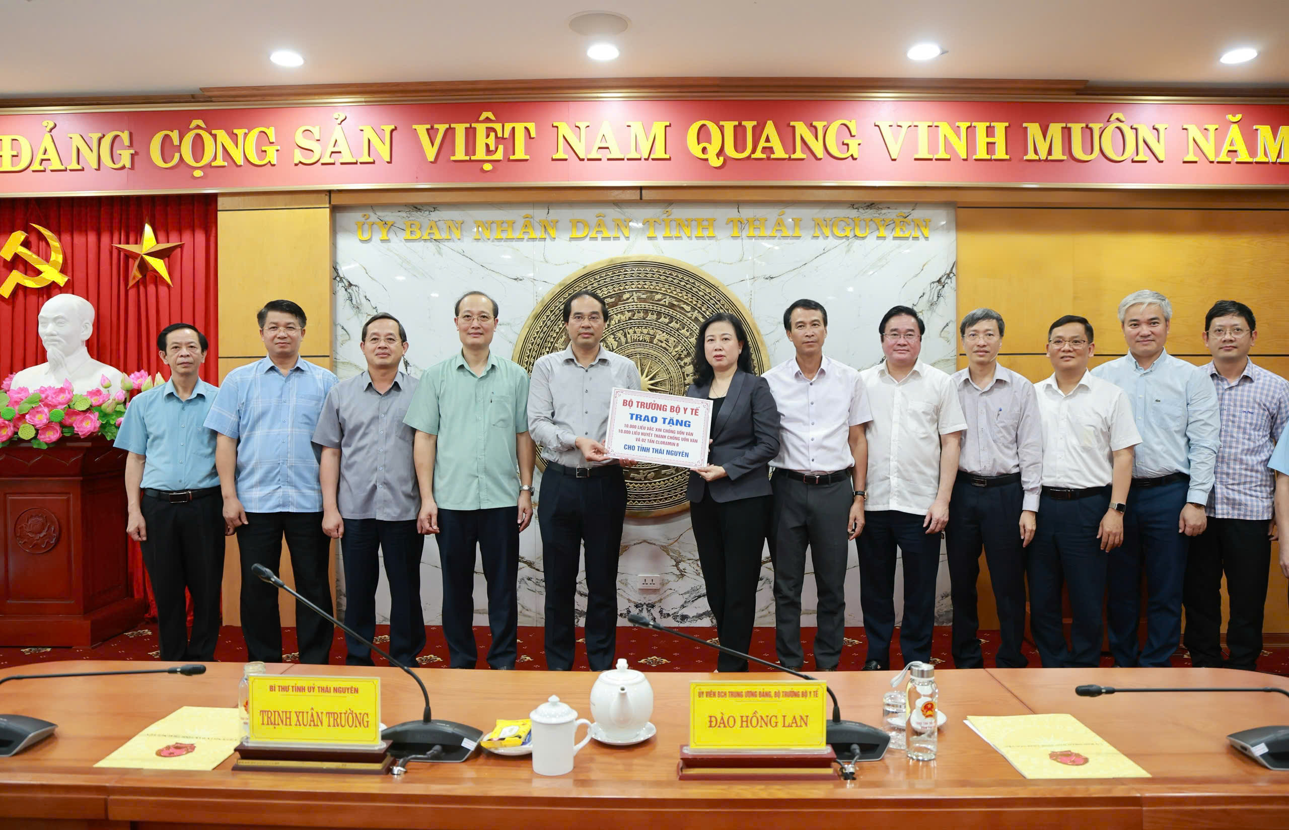 KHÔNG ĐỂ DỊCH BỆNH BÙNG PHÁT SAU MƯA LŨ